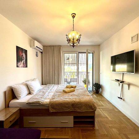 Yellowhouse Pristina Exterior photo